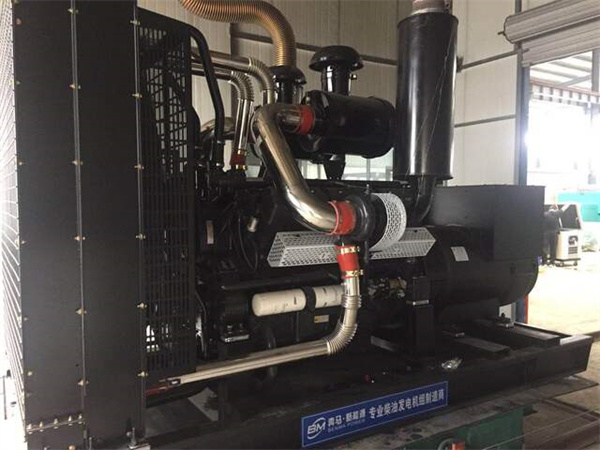 上柴400KW柴油發(fā)電機(jī)組2.jpg
